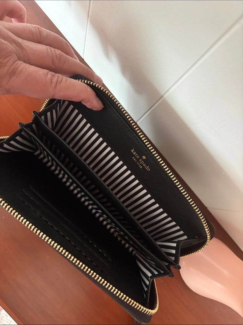 Kate Spade New York Black Saffiano Leather Zip Wallet Wristlet Clutch Carryall